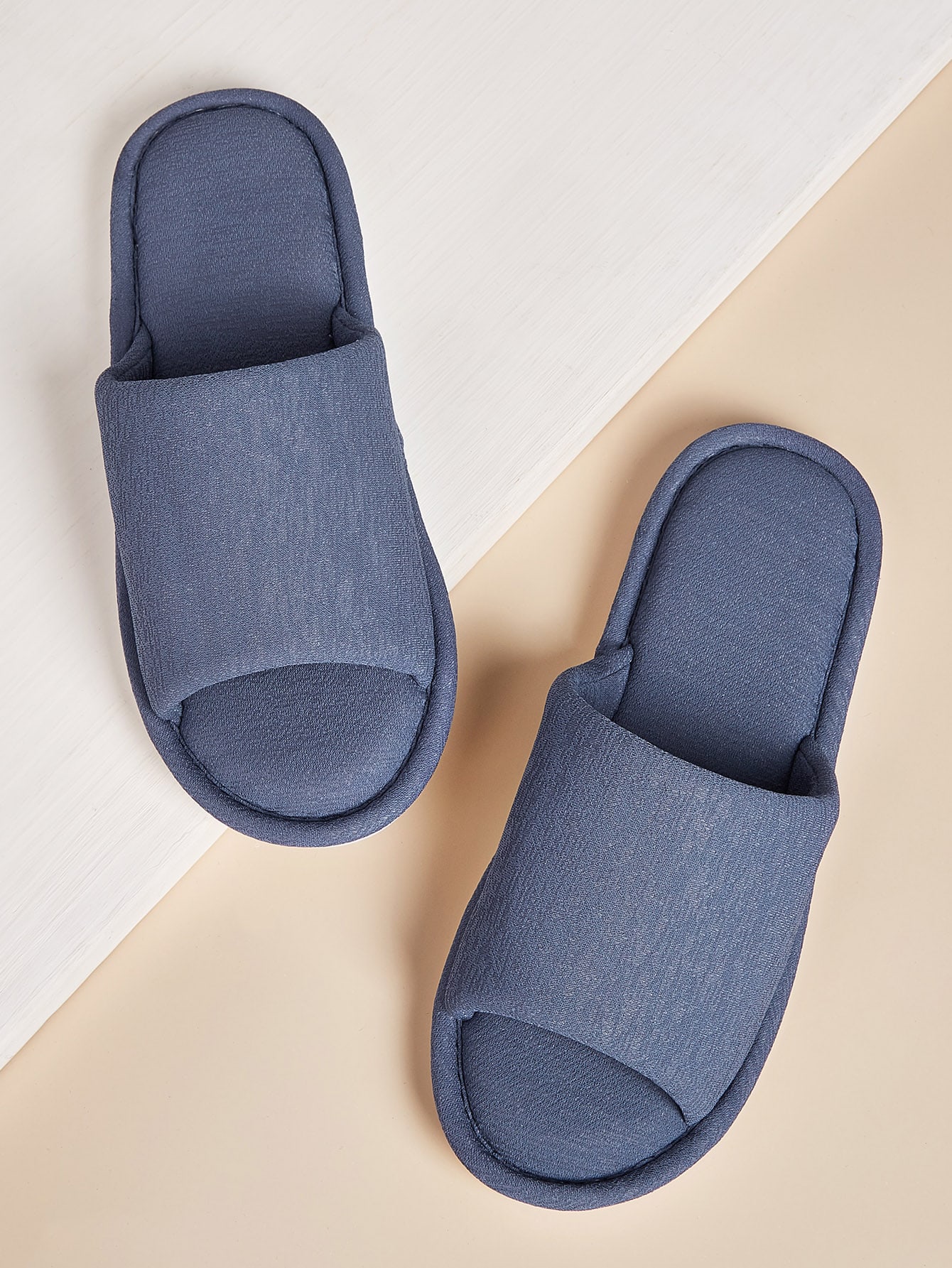 Мужские шлепанцы с открытым носком