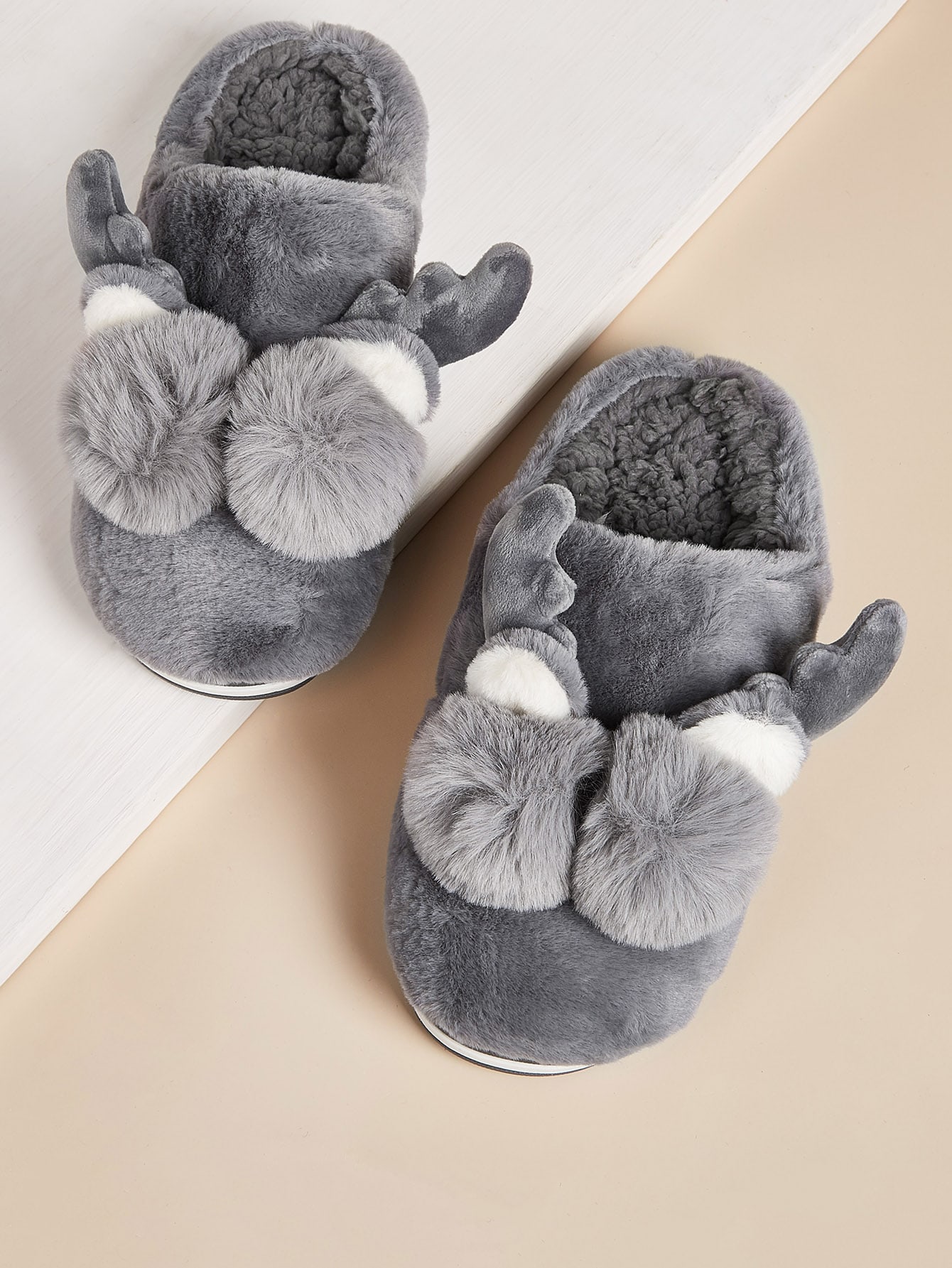 Мужские плюшевые шлепанцы с помпоном