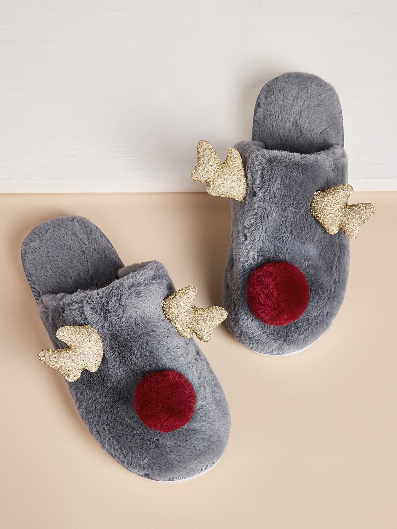 Мужские плюшевые шлепанцы с помпоном