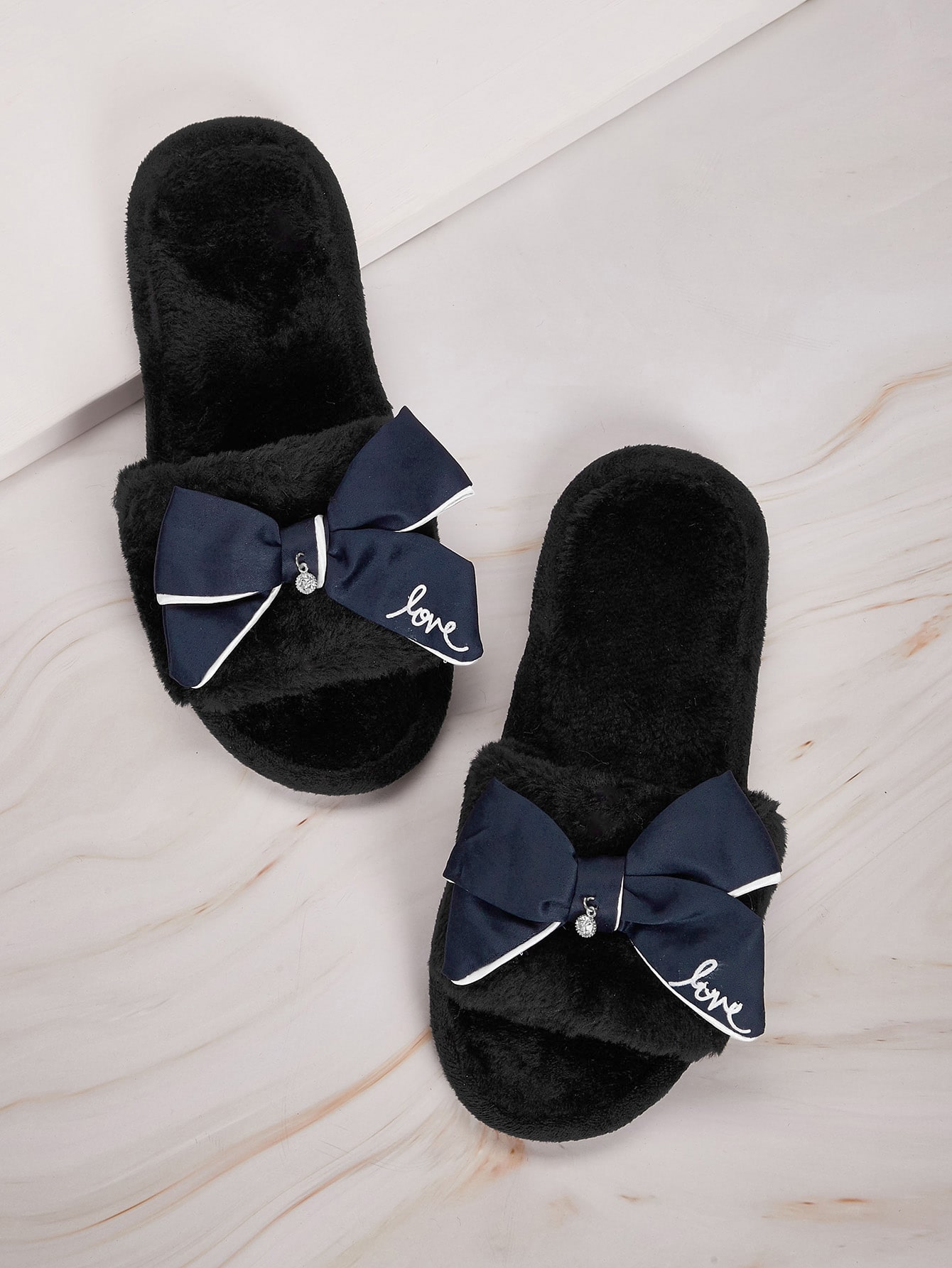 Плюшевые шлепанцы с бантом и открытым носком