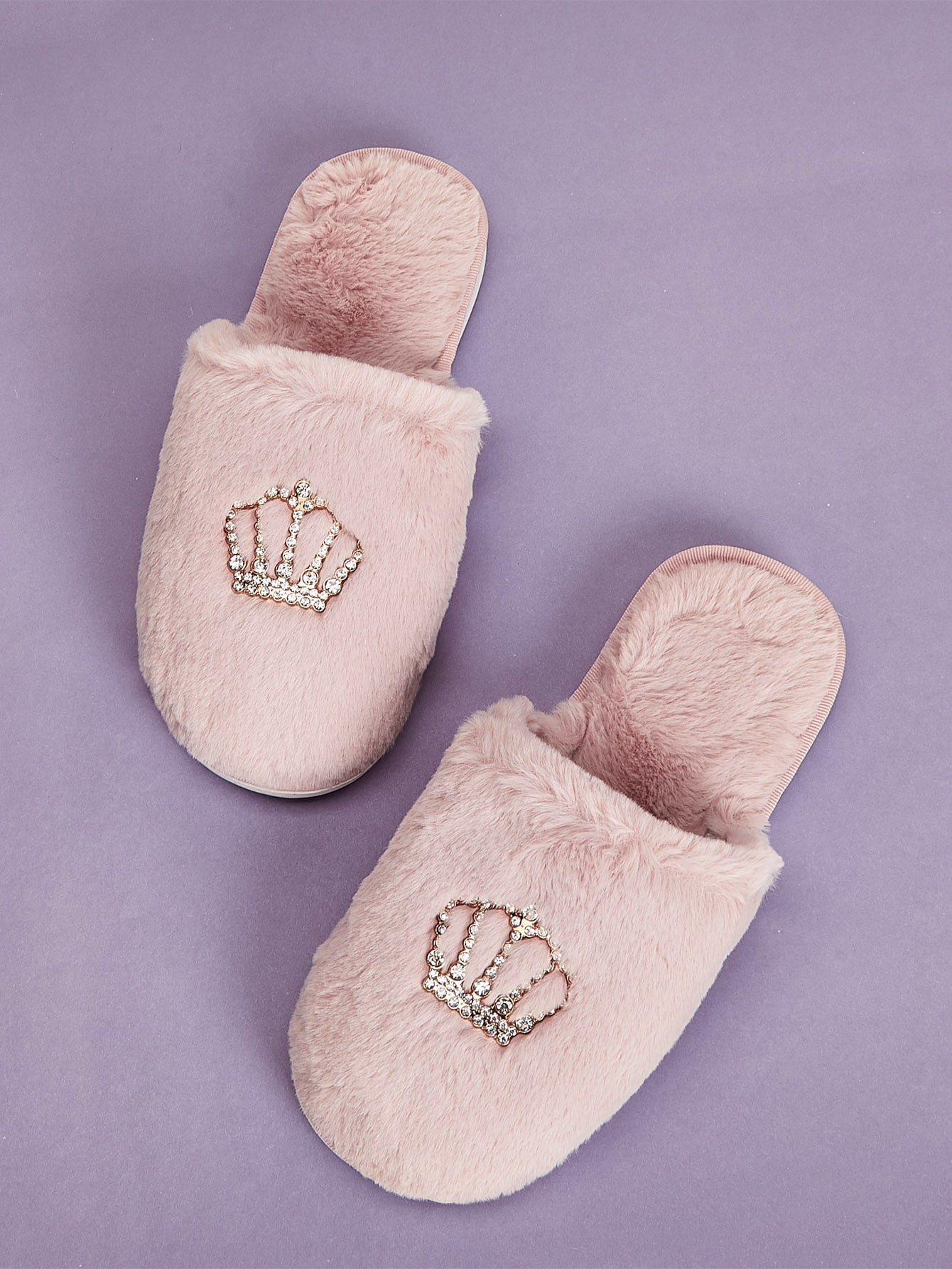Плюшевые шлепанцы со стразами