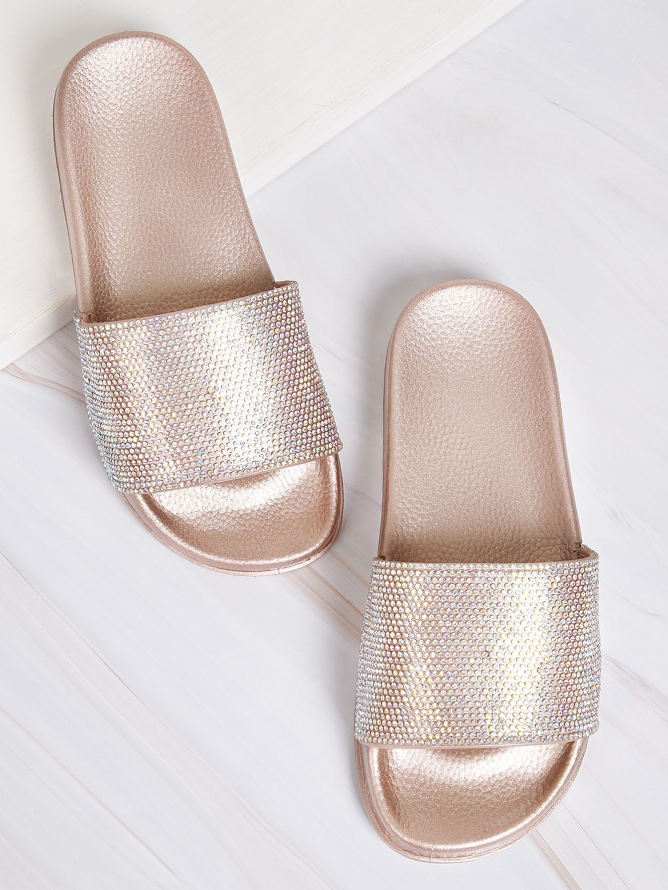 Шлепанцы со стразами