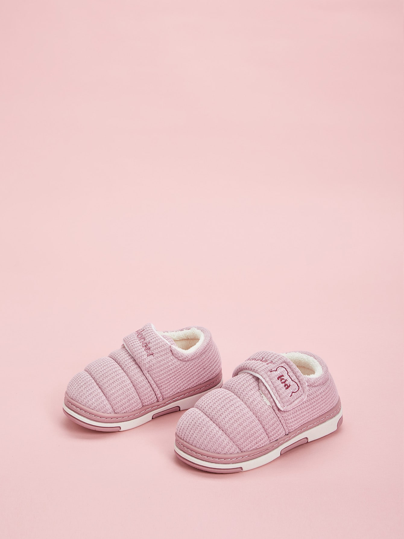 Шлепанцы на липучке с вышивкой для девочек