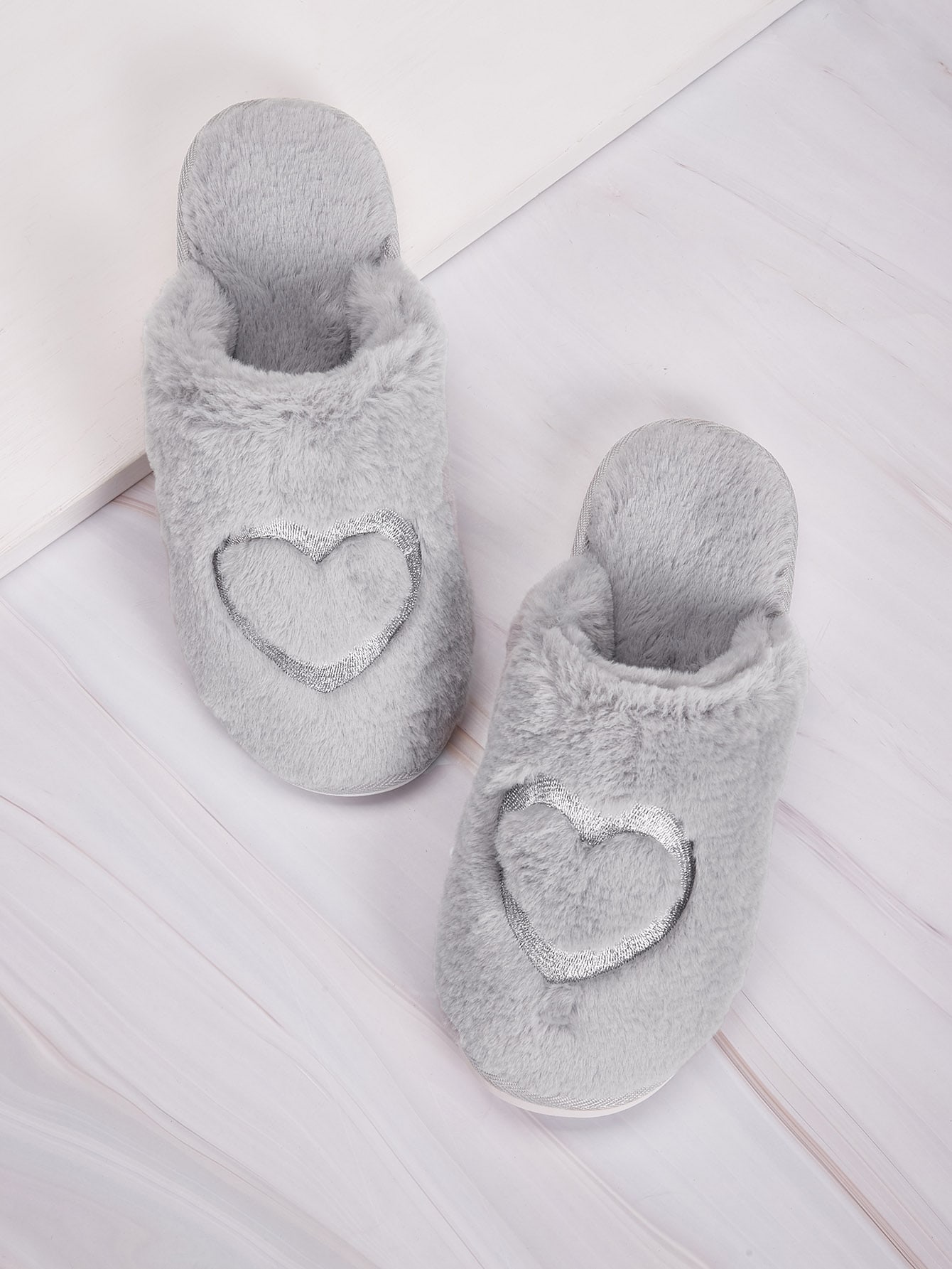 Мужские плюшевые шлепанцы с вышивкой сердечка