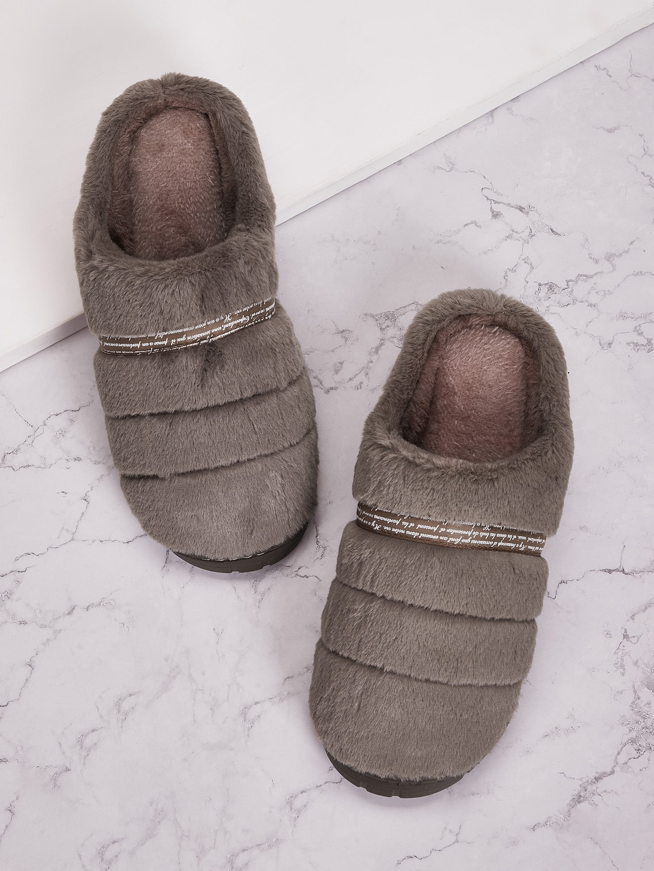 Мужские плюшевые шлепанцы с текстовой лентой