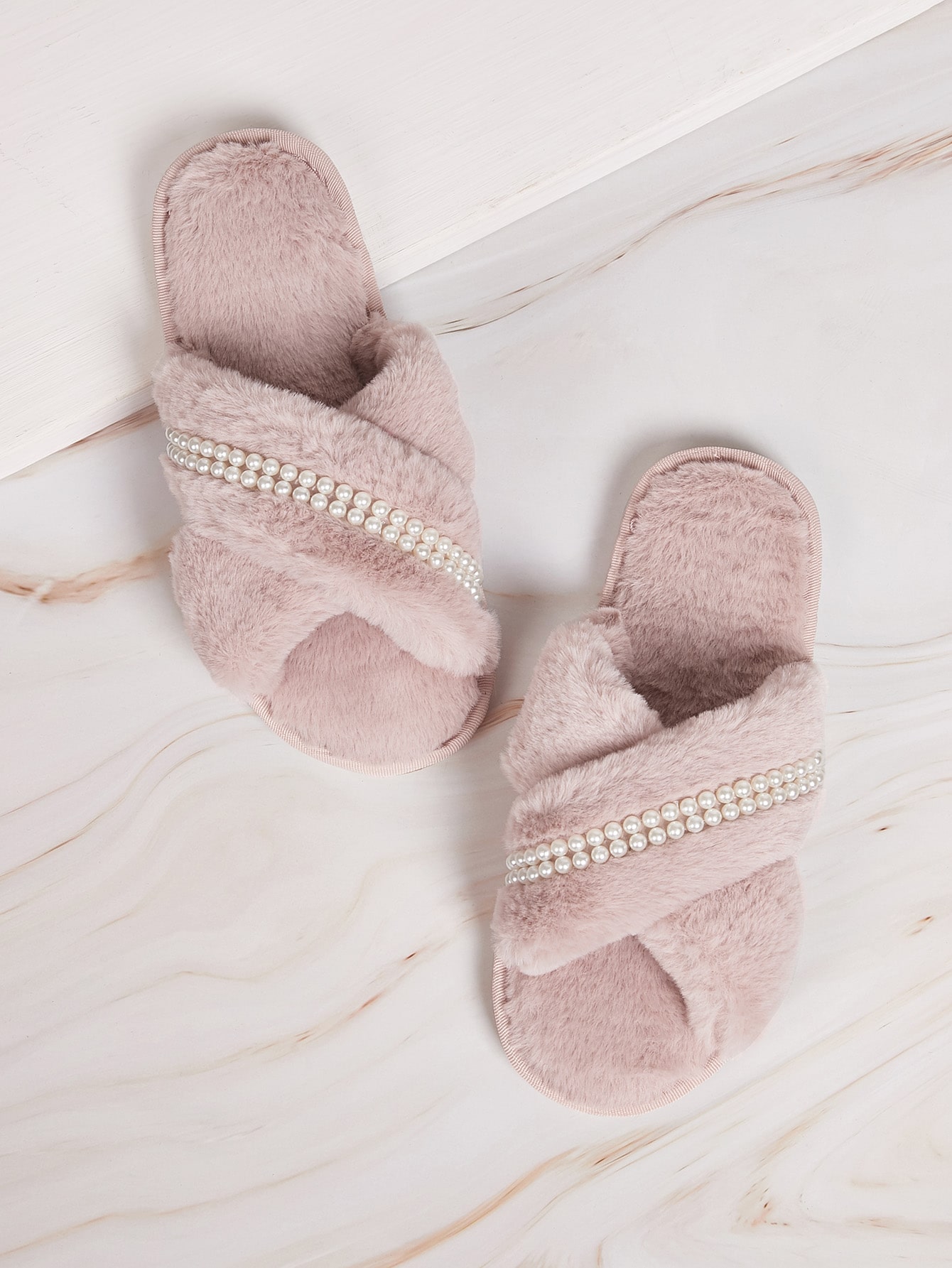 Шлепанцы с жемчугами