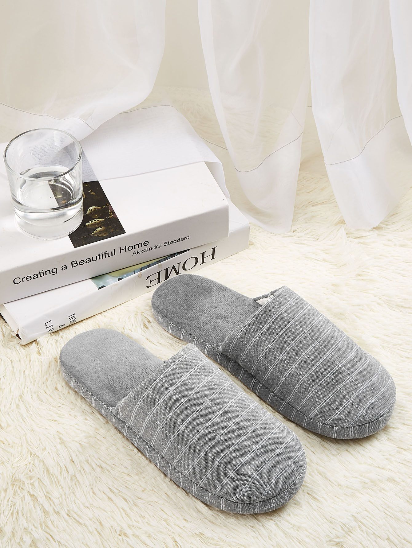 Мужские широкие шлепанцы в клетку