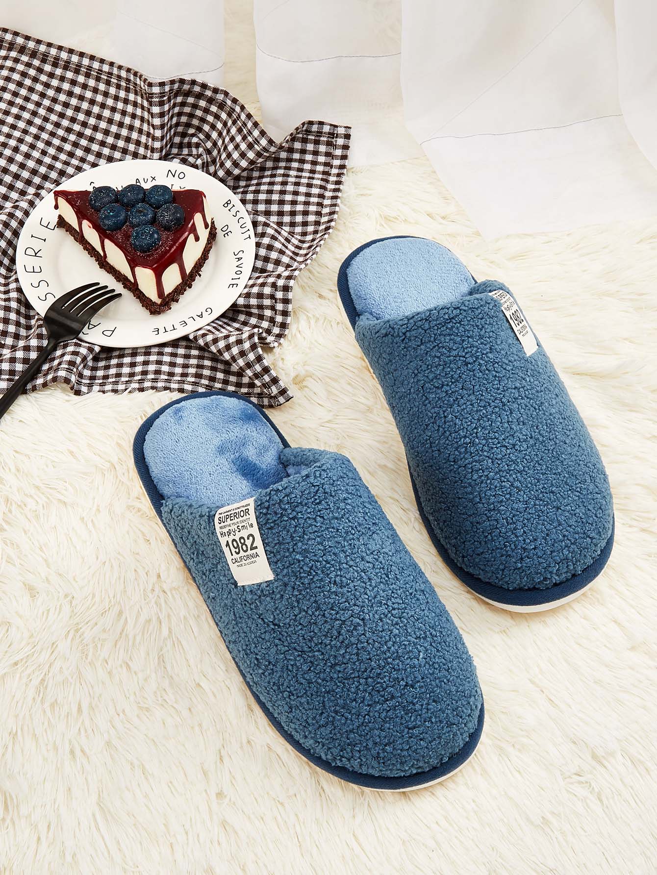 Мужские шлепанцы с текстовой заплатой