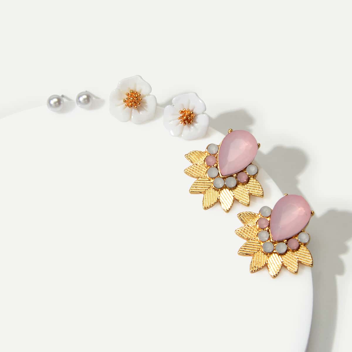 3pairs Flower Shaped Stud Earrings, Multicolor 
3pairs Flower Shaped Stud Earrings, Multicolor