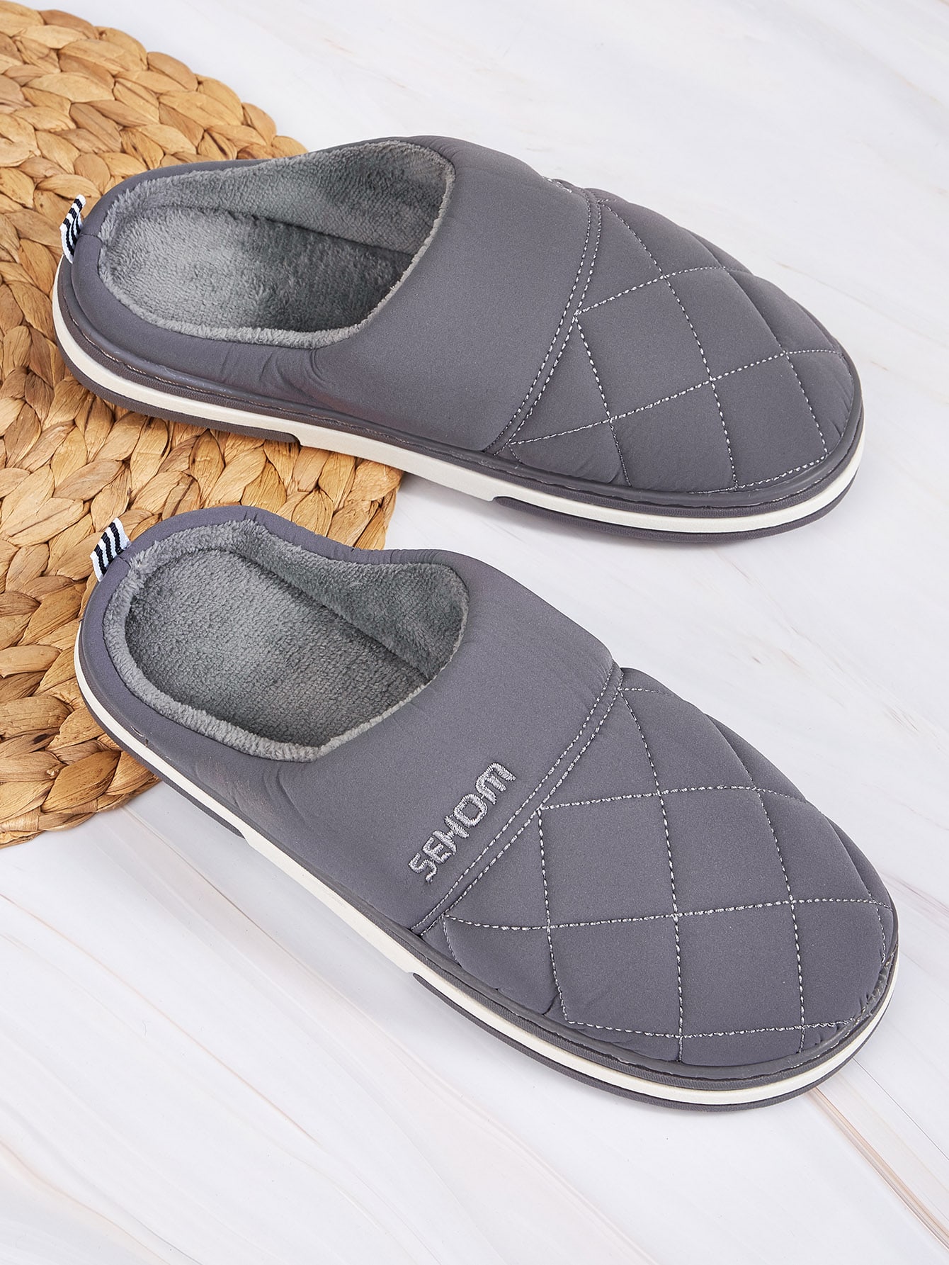 Мужские шлепанцы с мехом