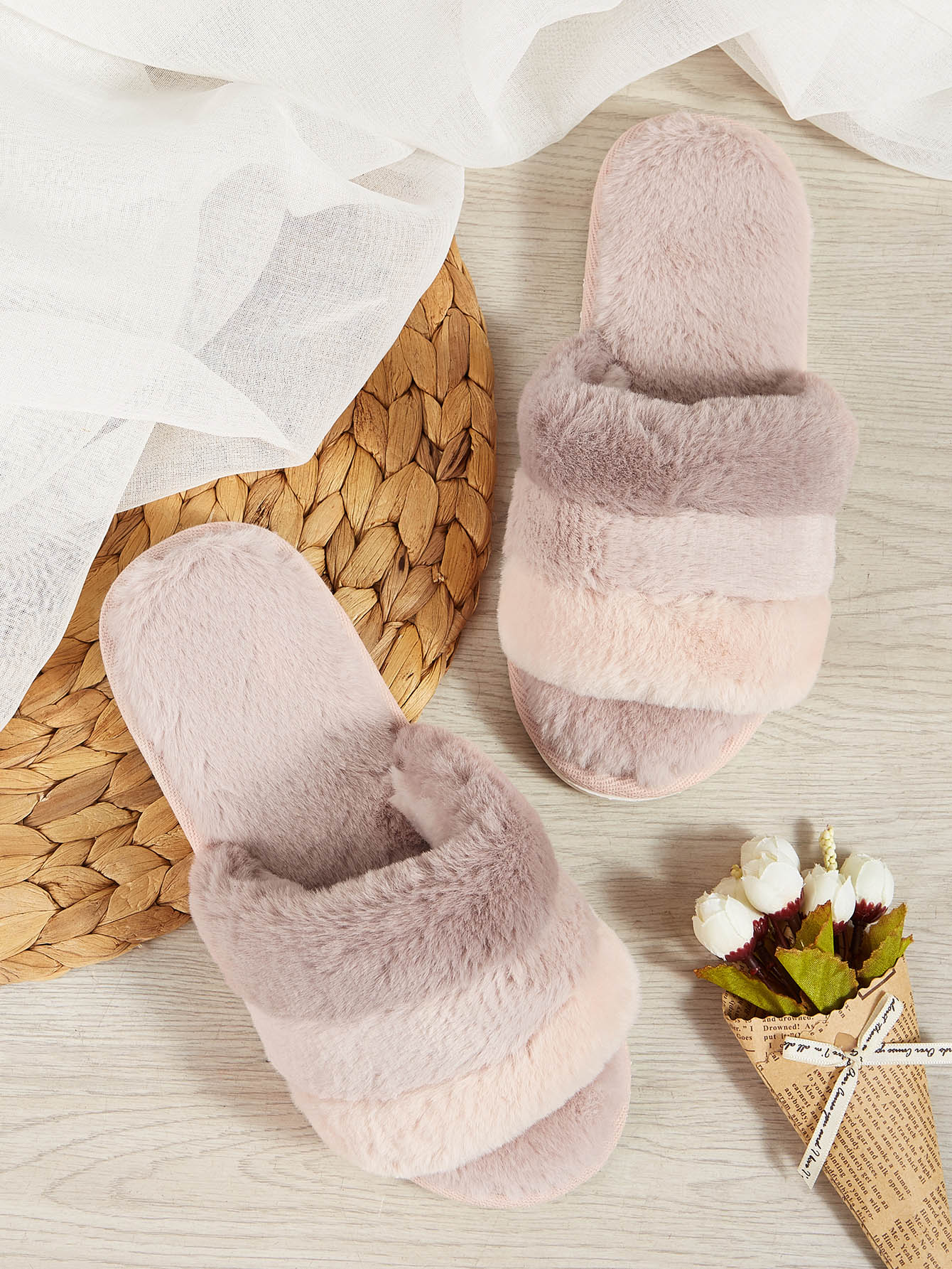 Плюшевые шлепанцы с открытым носком