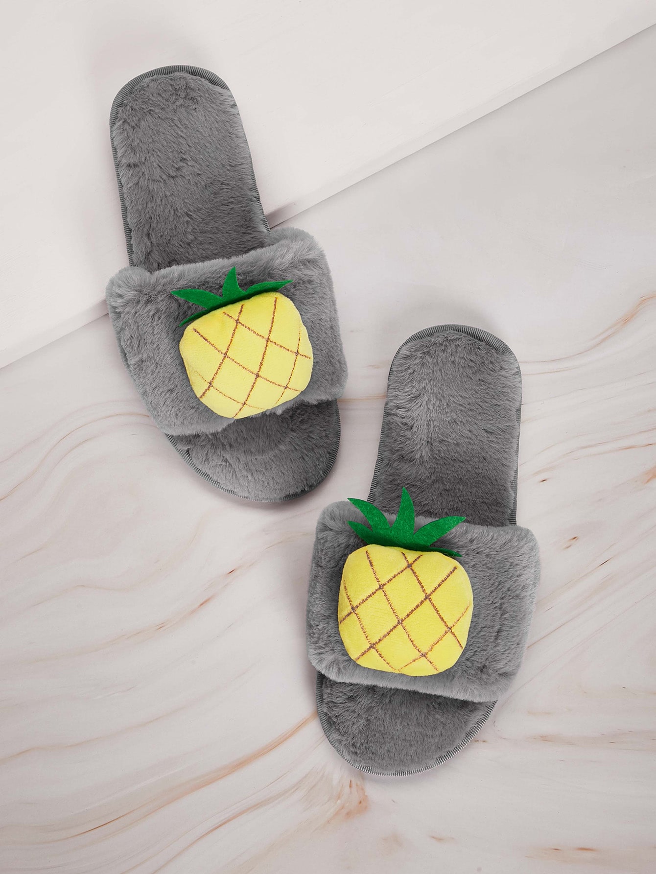 Плюшевые шлепанцы с открытым носком и ананасом