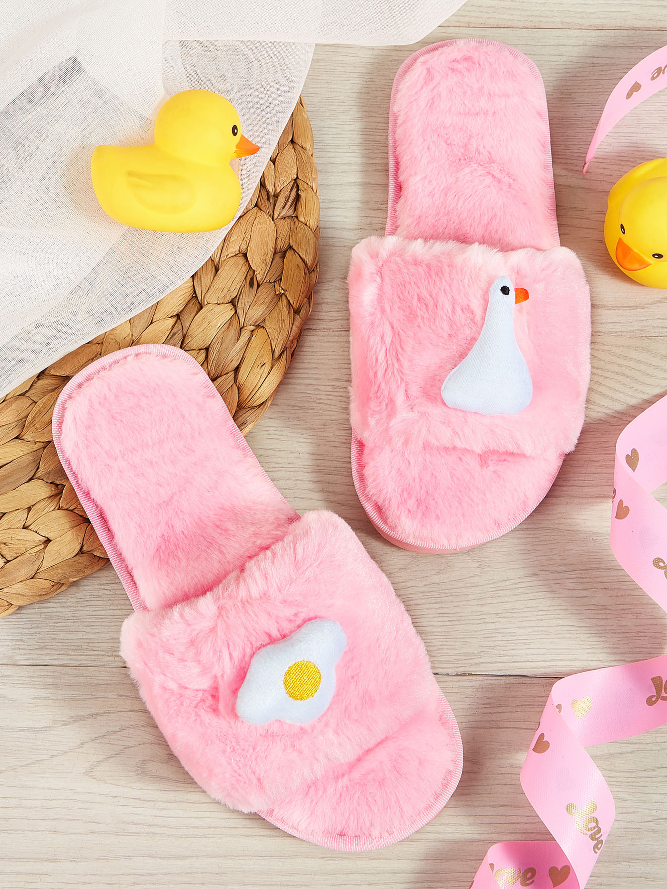 Плюшевые шлепанцы с открытым носком