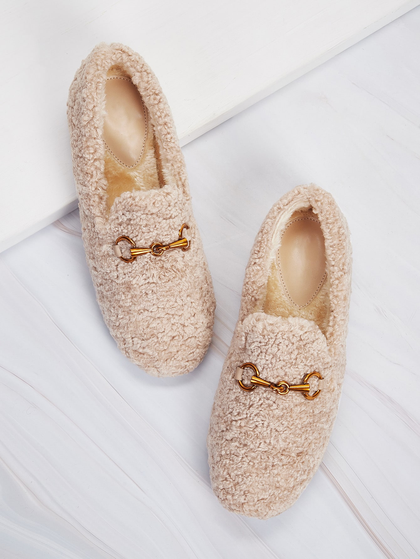 Плюшевые шлепанцы