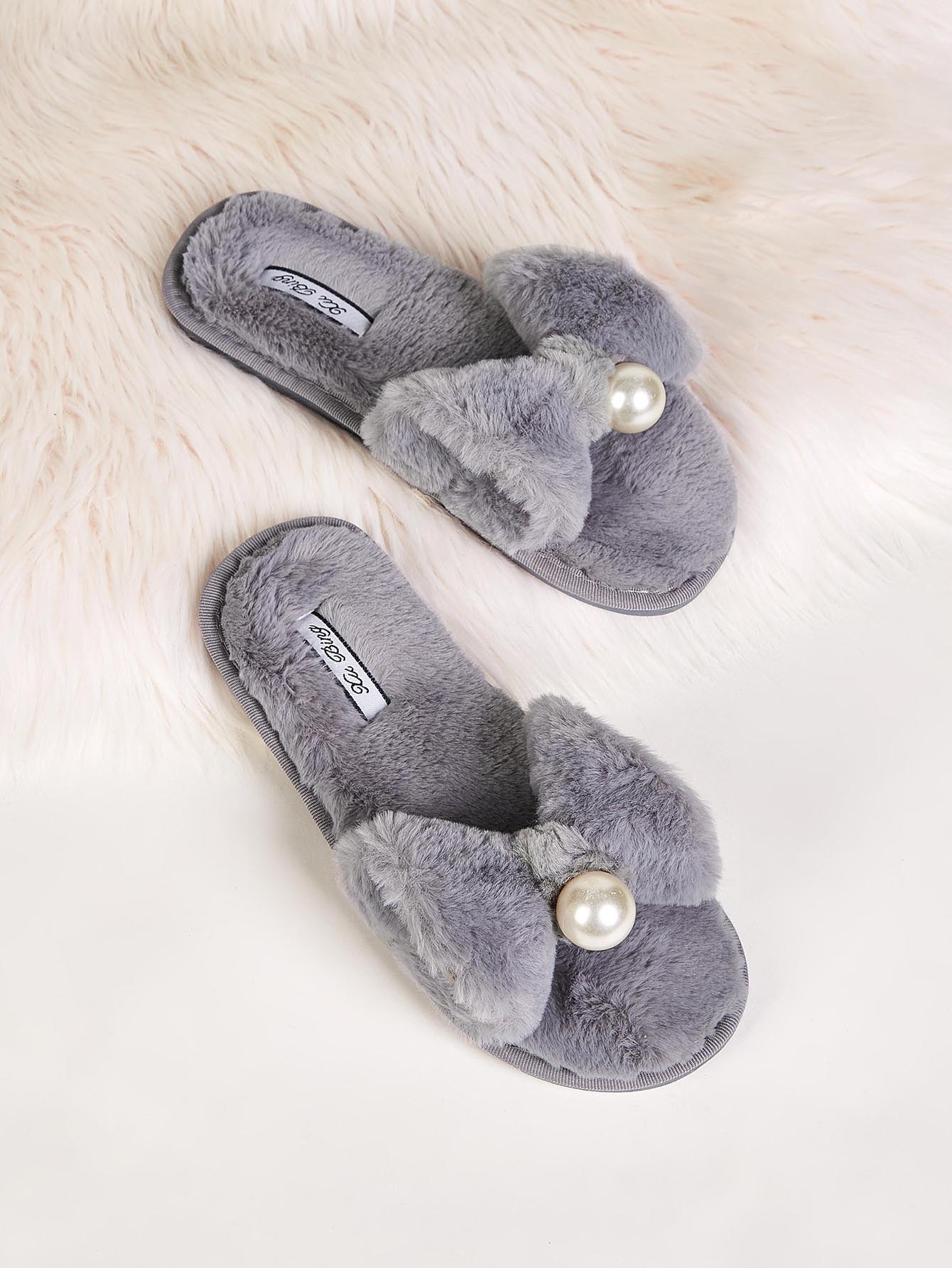 Шлепанцы из искусственного меха с бантом и жемчугами