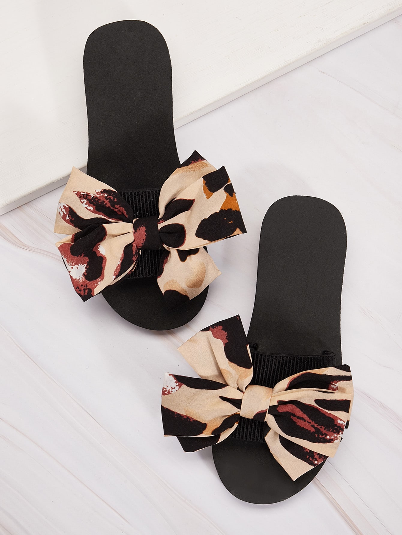 Шлепанцы с открытым носком и бантом