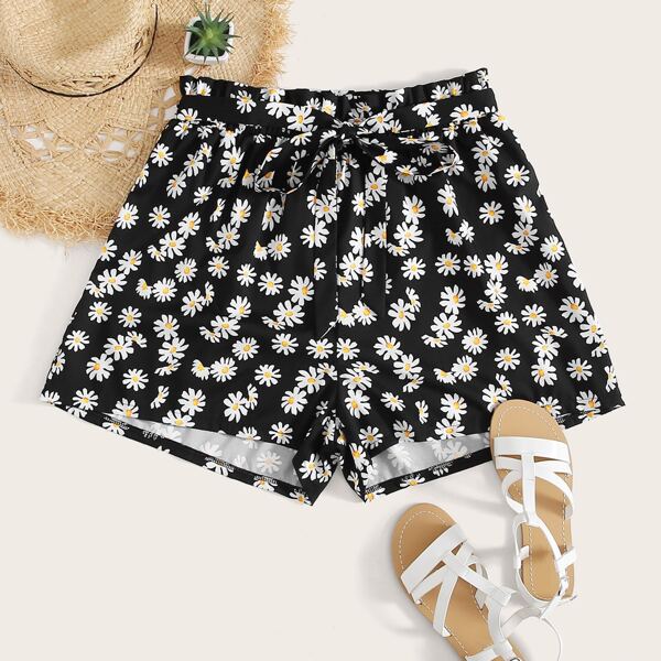 Шорты размера плюс с поясом и принтом маргаритки, Чёрнобелые 
Шорты размера плюс с поясом и принтом маргаритки, Чёрнобелые
