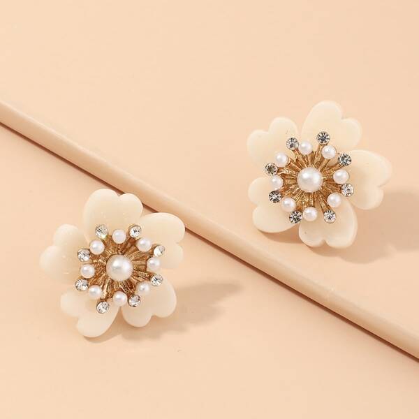 Flower Design Stud Earrings, White