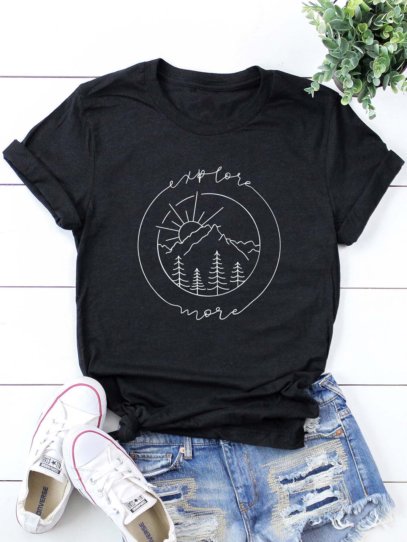 TShirt mit Berg & Buchstaben Grafik TShirt mit Berg & Buchstaben Grafik