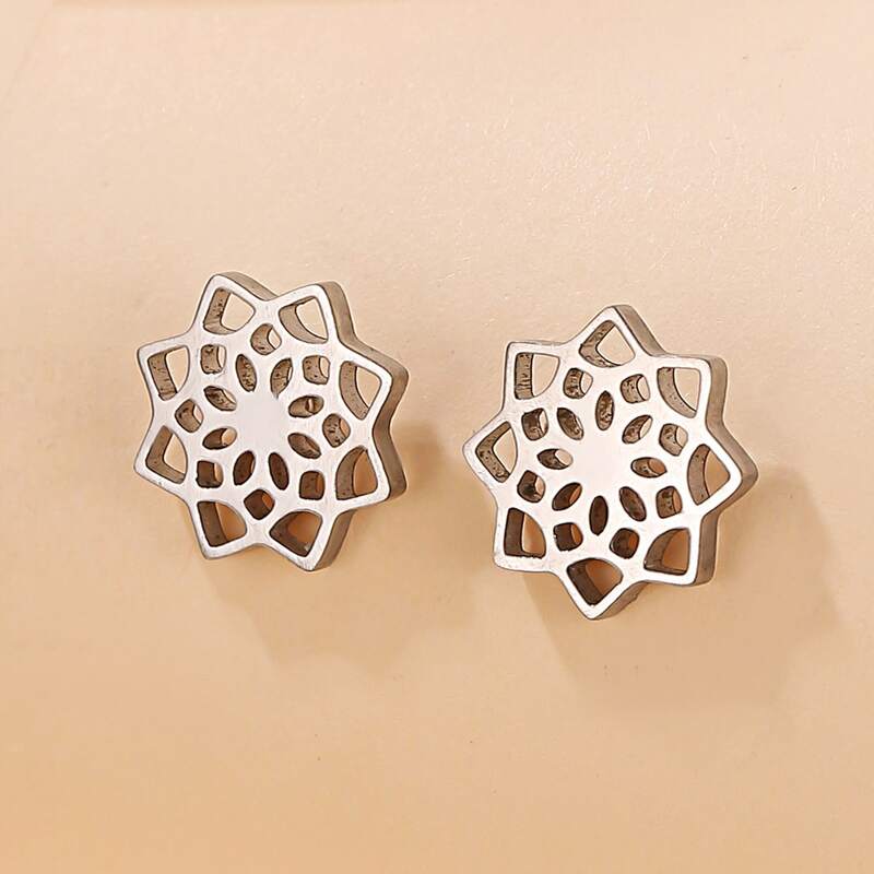 Hollow Flower Design Earrings, Silver 
Hollow Flower Design Earrings, Silver