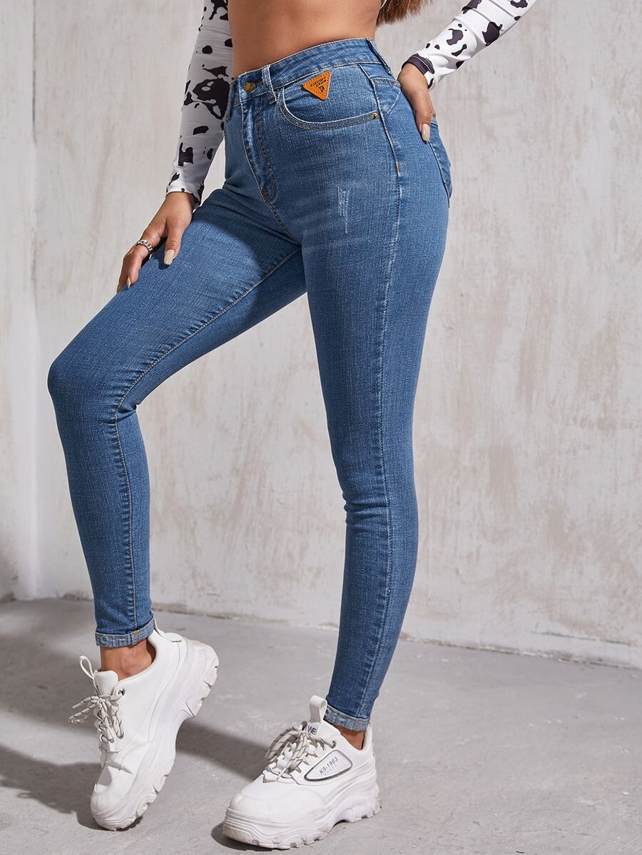 SHEIN Essnce Jeans ajustados con parche de cintura alta