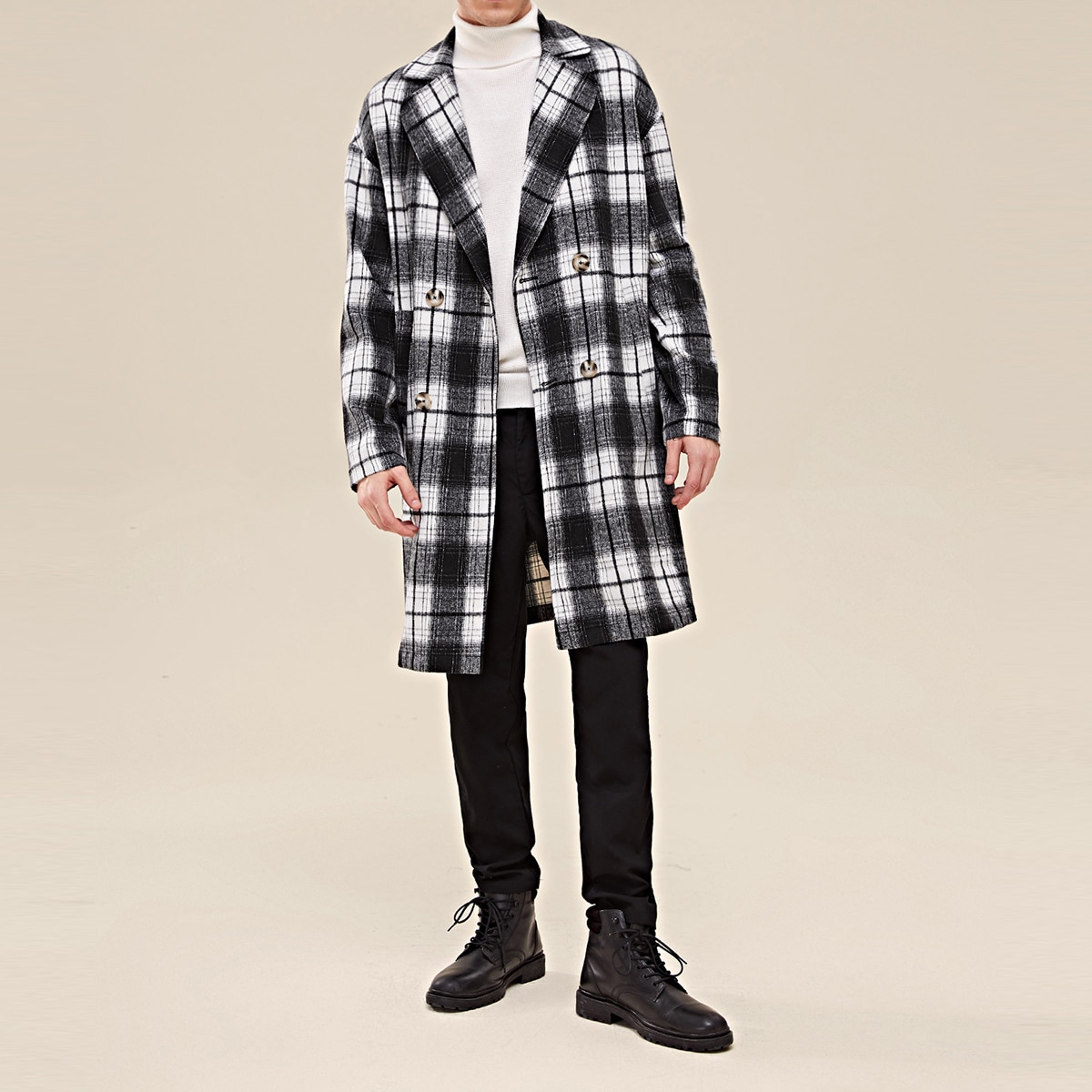 Мужской бушлат в клетку с открытыми плечами