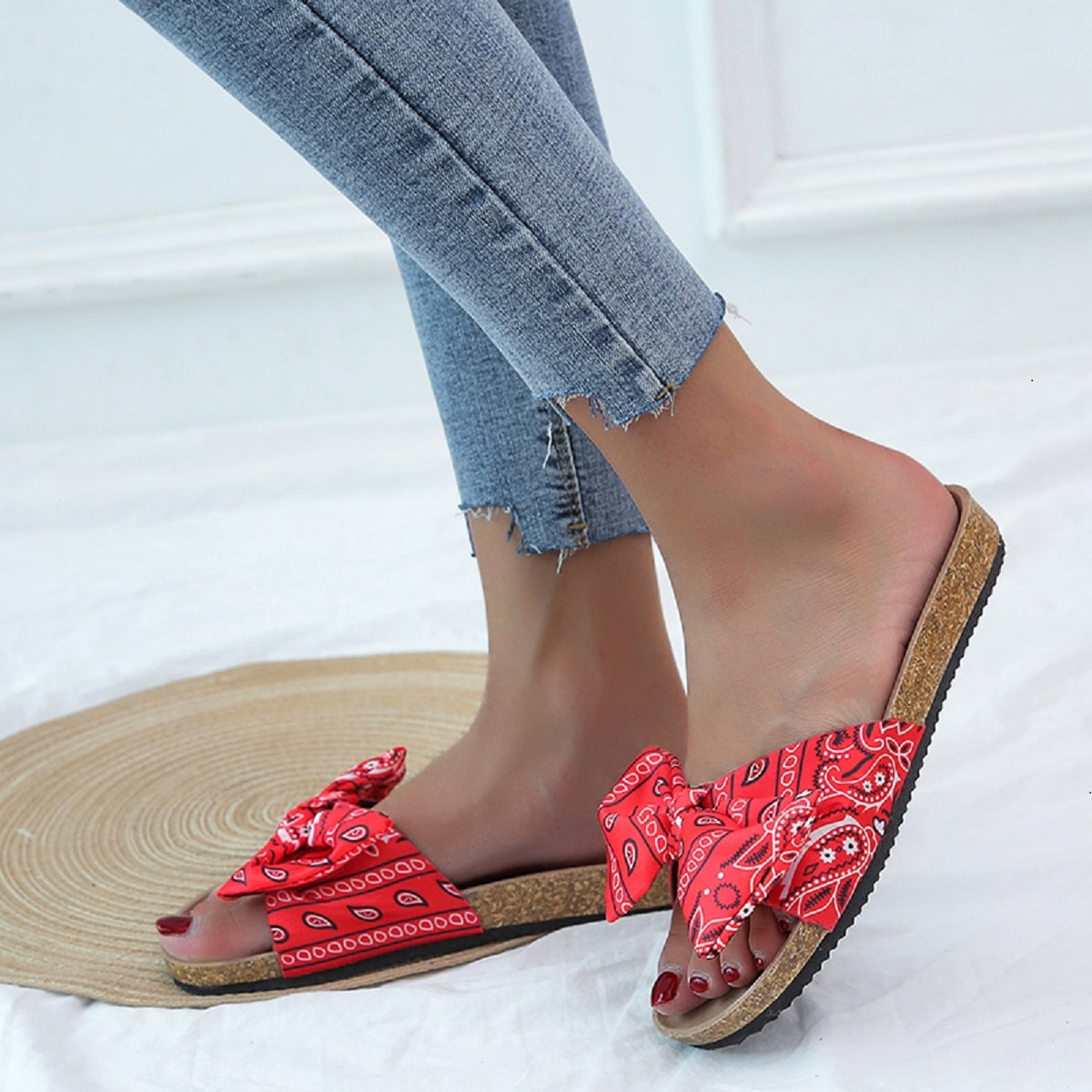 с бантом Геометрический принт Тапочки & Вьетнамки