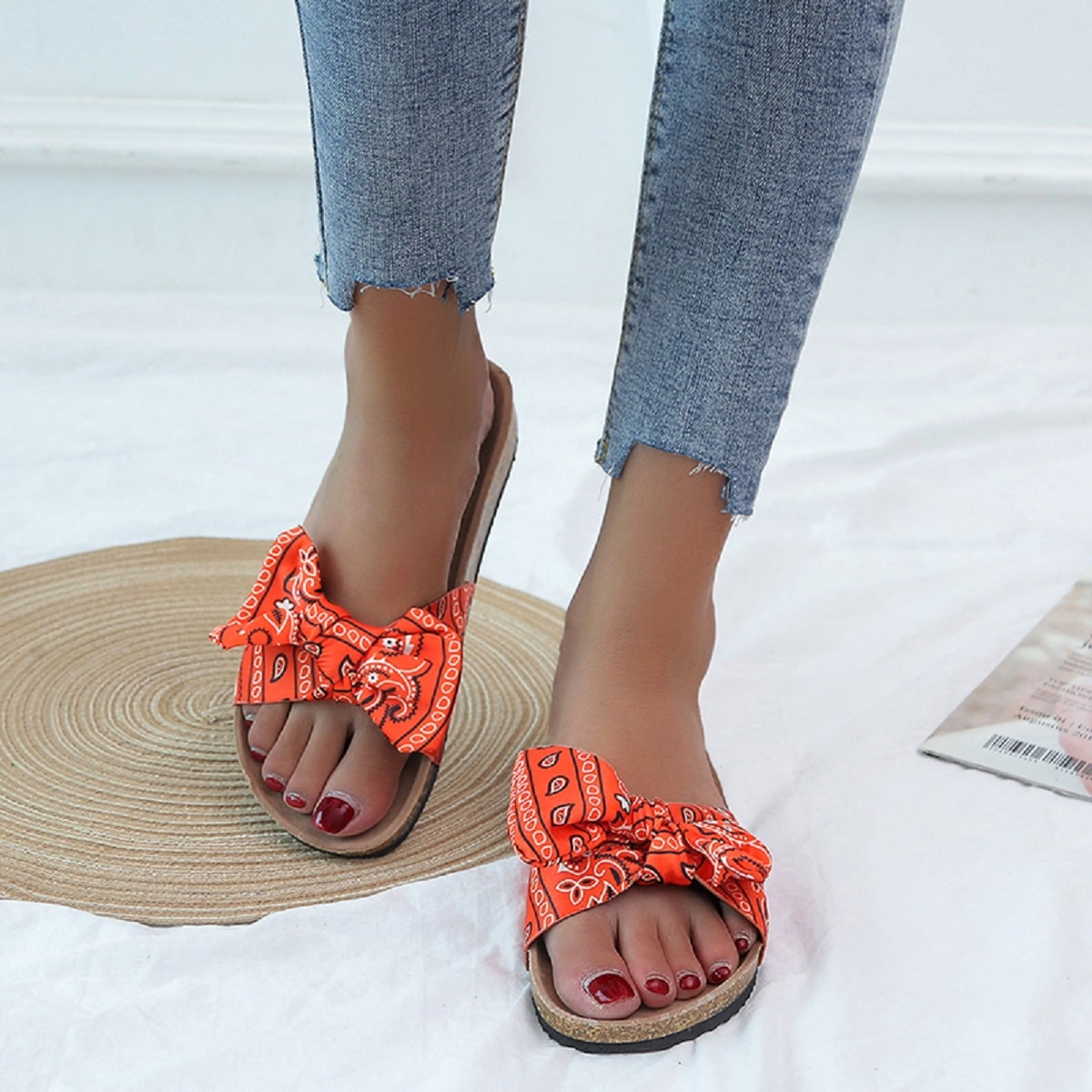 с бантом Геометрический принт Тапочки & Вьетнамки