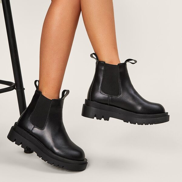 Minimalist Chelsea Boots, Black