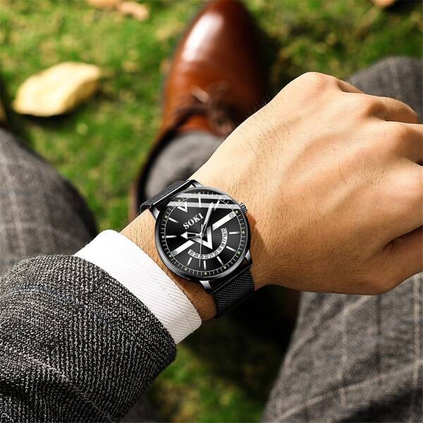 Men Round Pointer Mesh Strap Quartz Watch