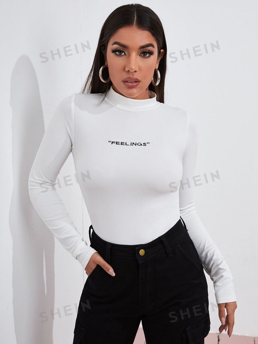 SHEIN MOOSTA Camiseta con bordado de letra de cuello alto