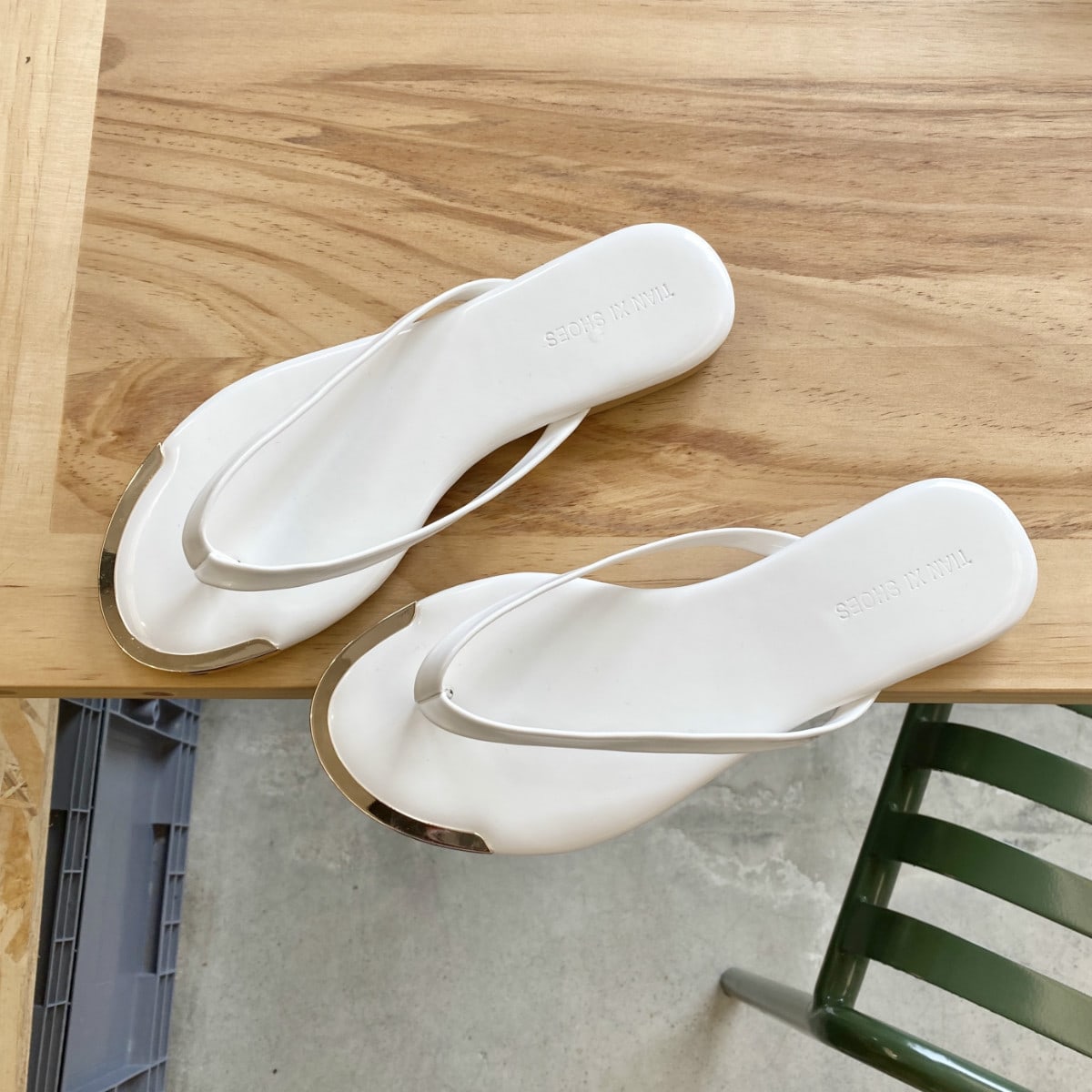 Одноцветный Тапочки & Вьетнамки