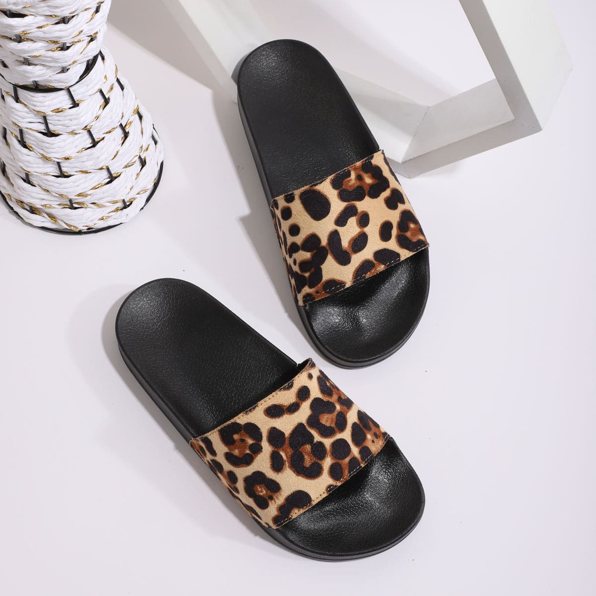 Леопард Тапочки & Вьетнамки