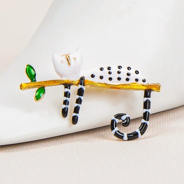 Cartoon Cat Design Brooch, White