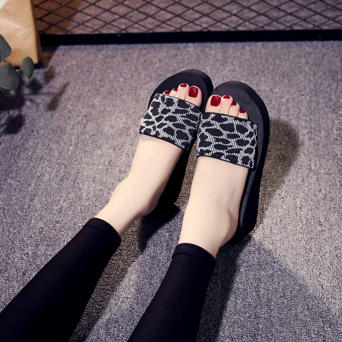 Леопард Тапочки & Вьетнамки