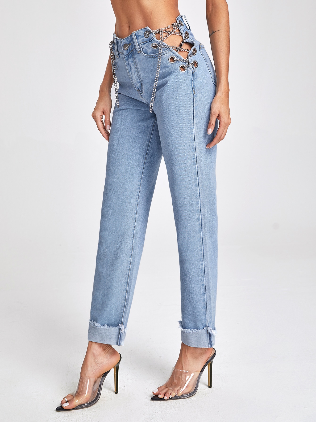 Jeans con lacci e catena