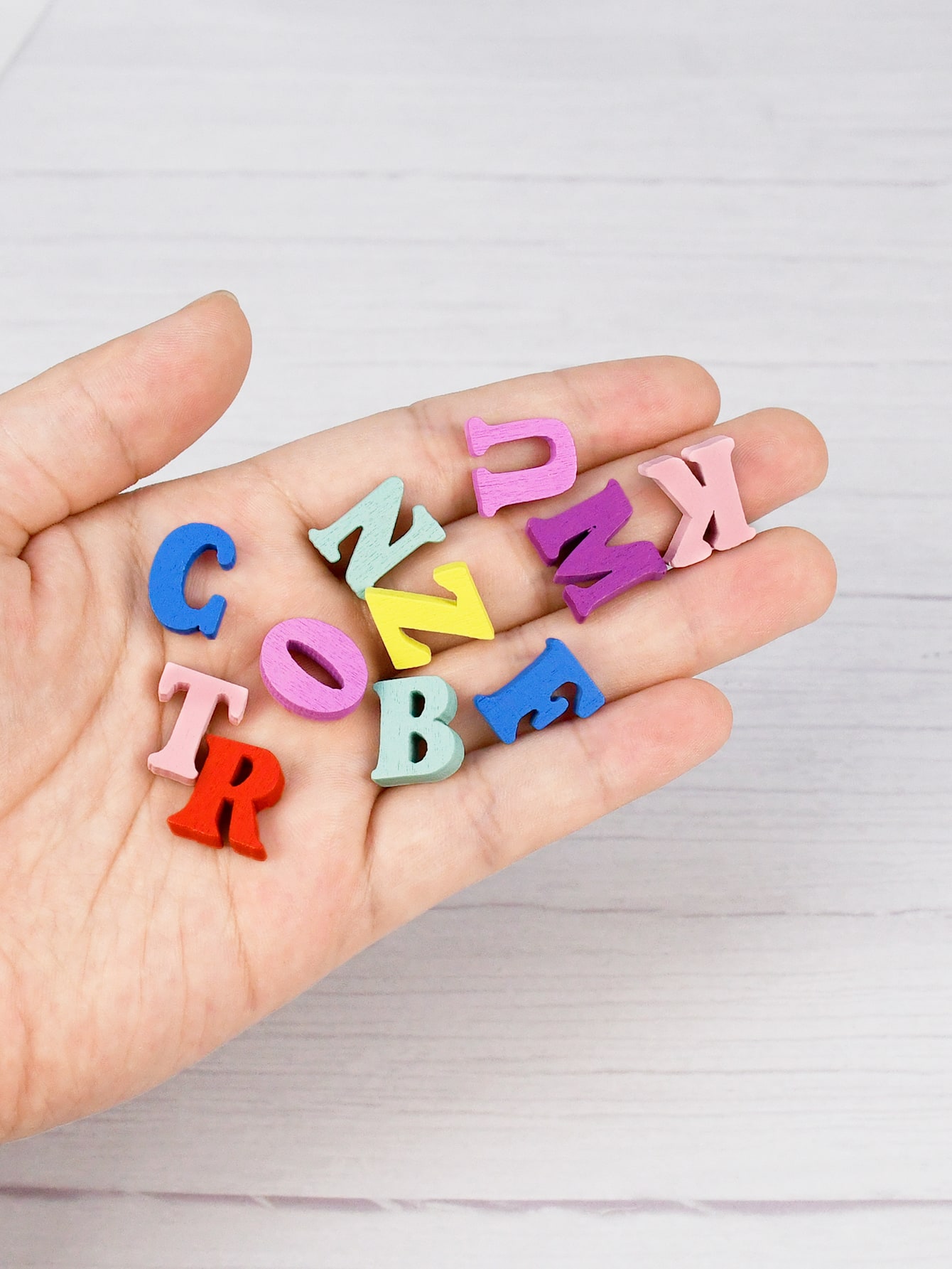 100pcs Random Wooden Alphabet Decoration