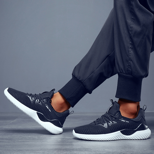 Men Lace Up Decor Breathable Lightweight Sneakers, Black
