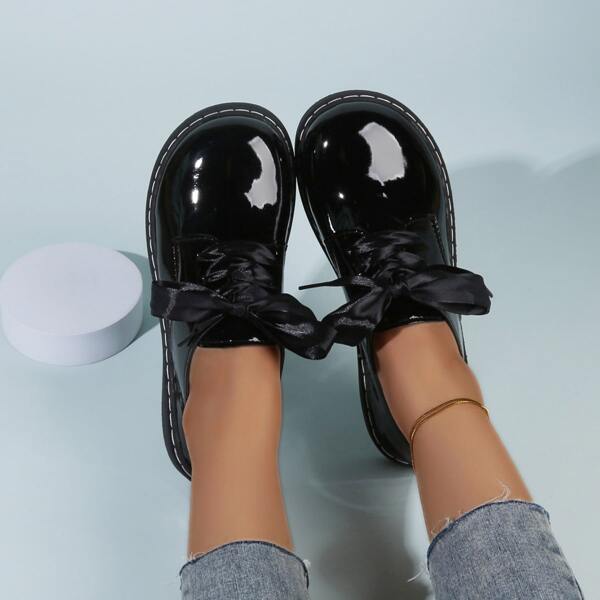 Minimalist Lace Up Front Oxfords, Black