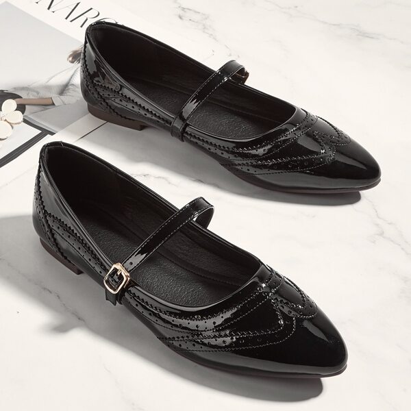 Minimalist Point Toe Wingtip Brogue Flats, Black