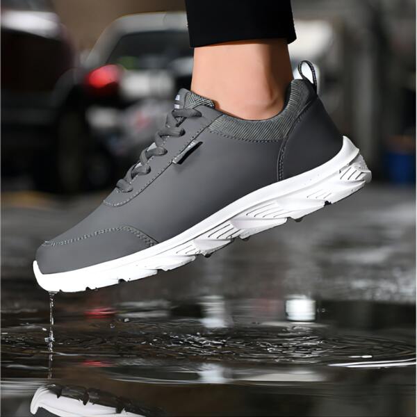Men Letter Patch Lace-Up Front Sneakers, Grey