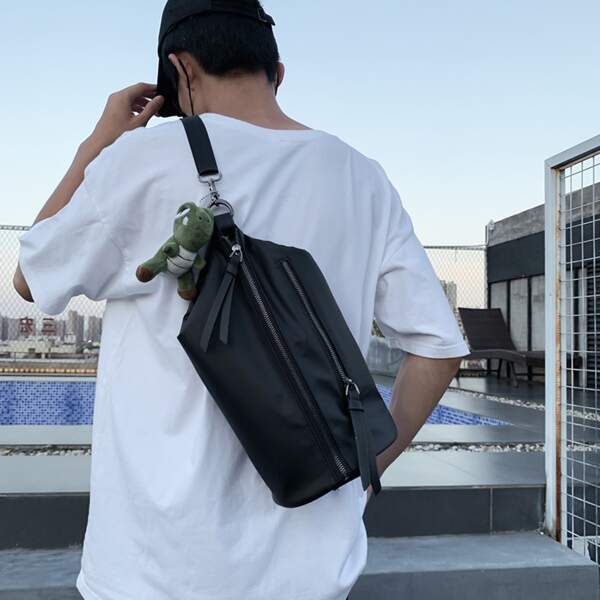 Men Minimalist Fanny Pack With Bag Charm, Black