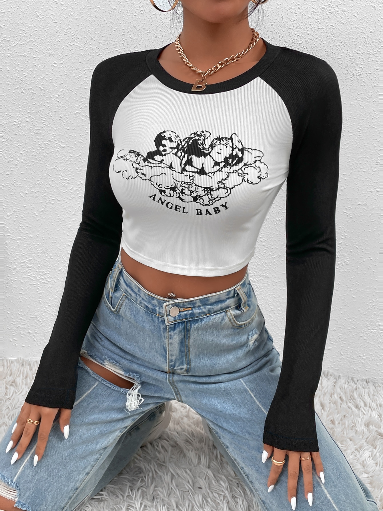 Figure & Letter Graphic Raglan Sleeve Crop Baseball Tee