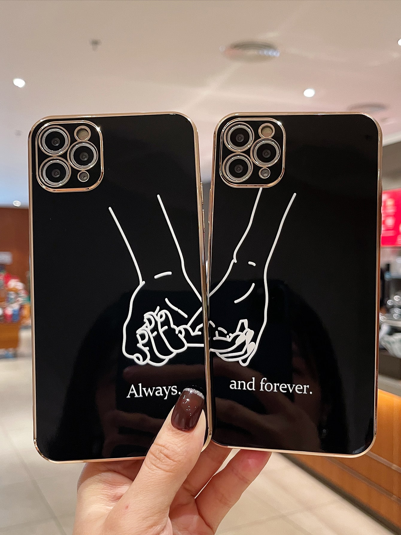 2pcs Couple Holding Hands Phone Case