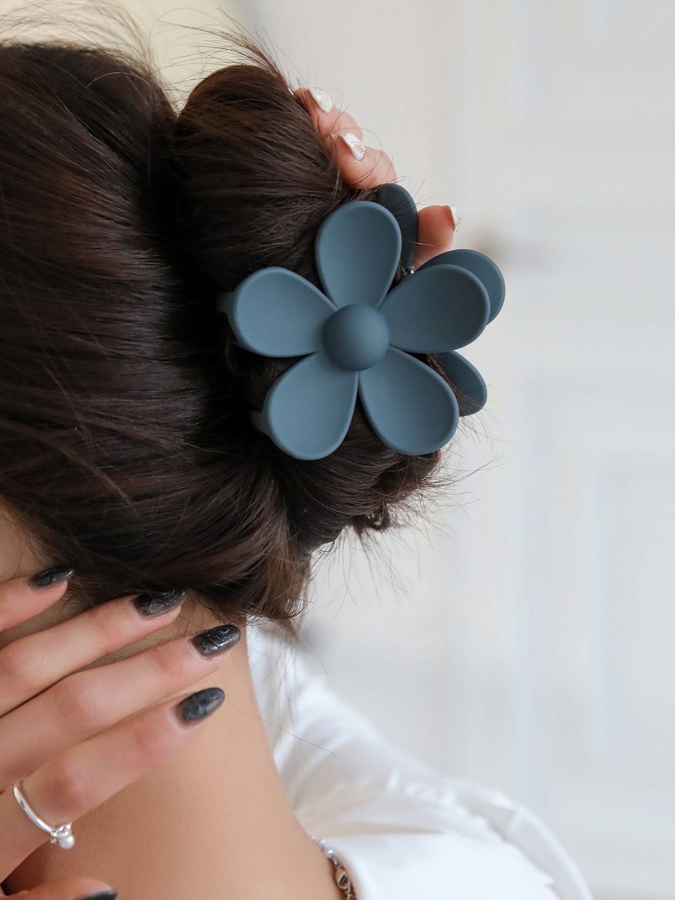 DAZY Flower Design Hair Claw