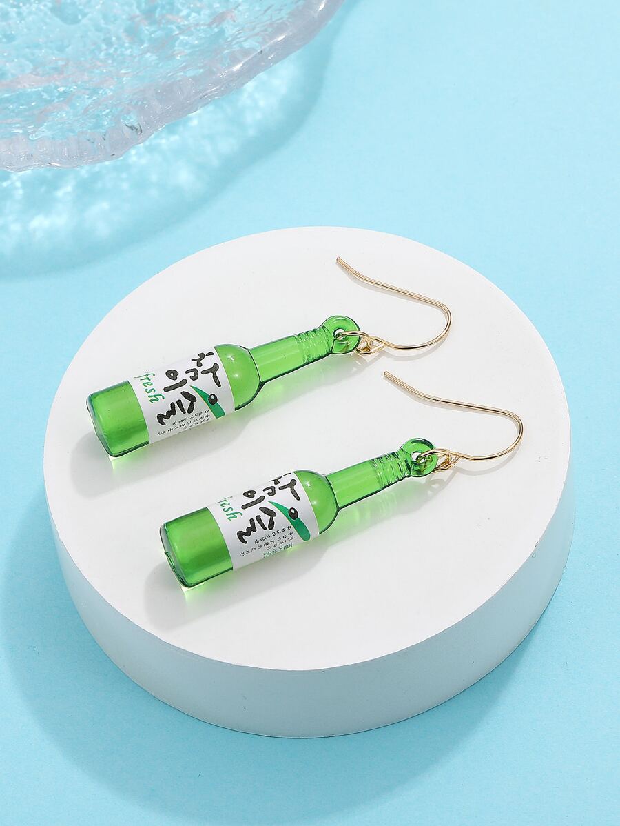 Pendientes largos de niñas con botella de vino con estampado de letra