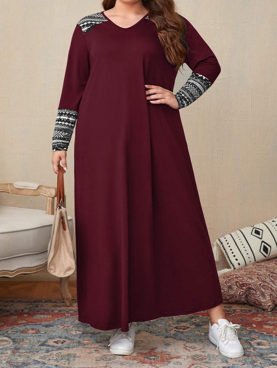 EMERY ROSE Plus Geo Print V Neck Long Sleeve Dress