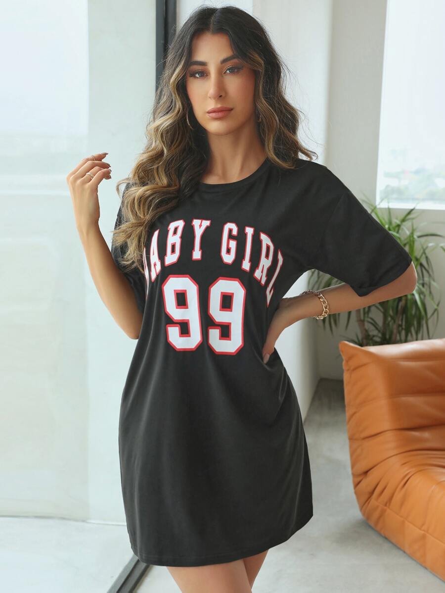 Camisón de pijama con gráfico de letras y hombros caídos