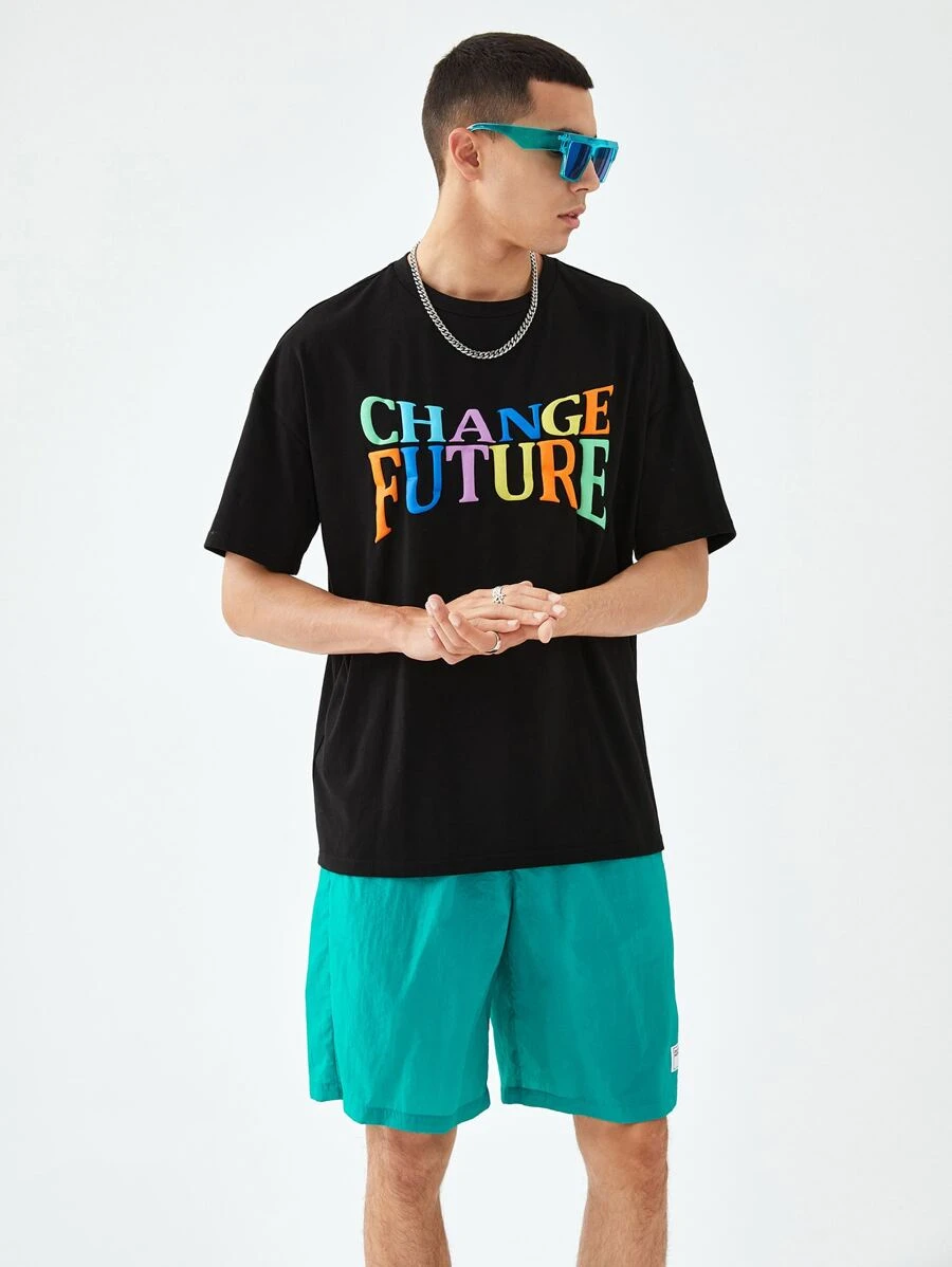 Manfinity VCAY 1pc Letter Graphic Drop Shoulder Tee & 1pc Patched Detail Drawstring Waist Shorts