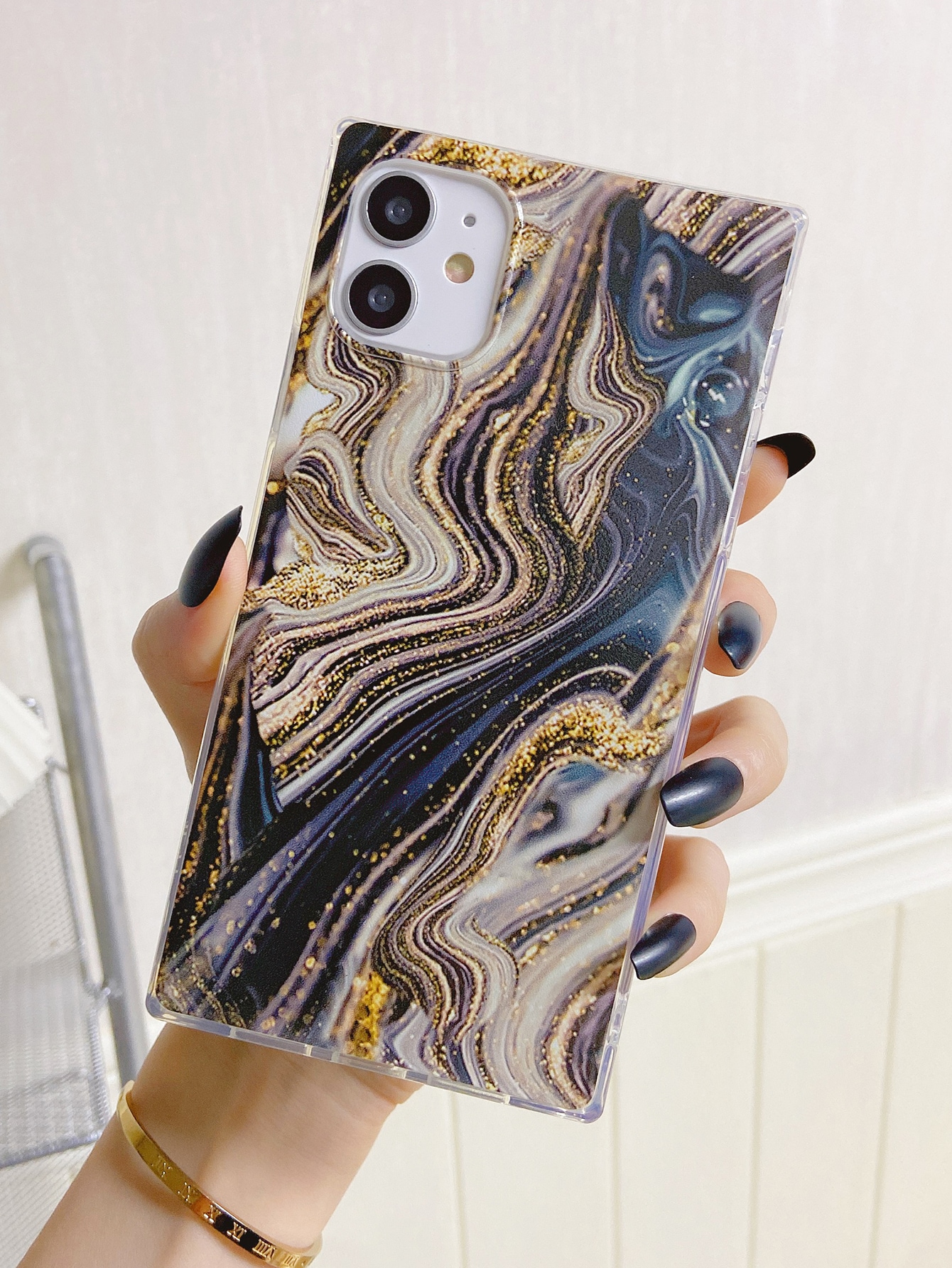Abstract fluid pattern phone case